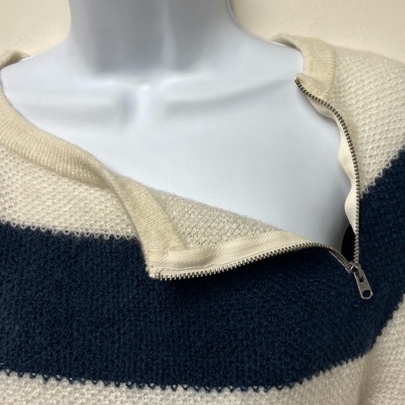 Abercrombie & Fitch Sweater - Size Extra Small - Picture 4 of 8